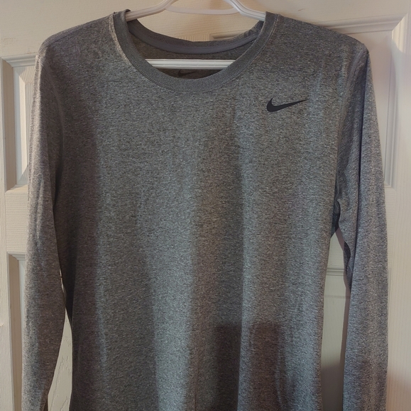 NWOT Nike women's Large Dri fit grey longsleeve. - Picture 1 of 7